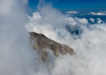 Aquí tienes 10 sugerencias de títulos en español que podrían atraer la atención sobre Cala Saona en Formentera: