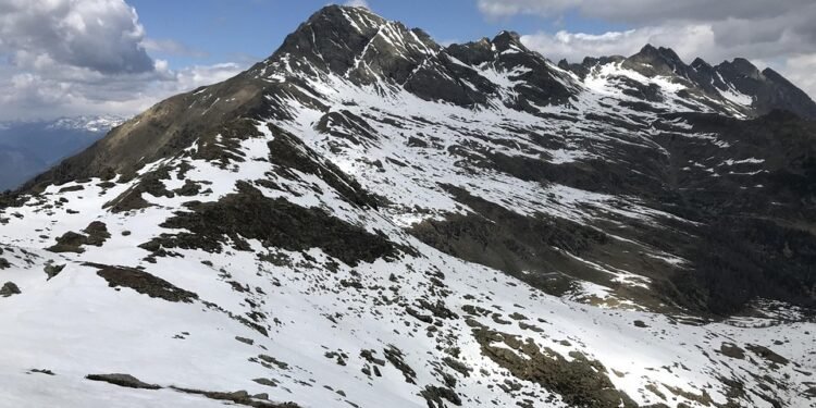 Claro, aquí tienes diez sugerencias de títulos atractivos y optimizados para posicionar en Google sobre Caló des Mort en Formentera: